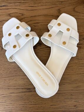 Veronica Beard Via White Leather 10M Flat Slide Open Toe Sandal Gold Hardware